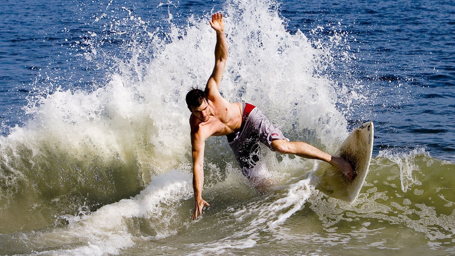 开云体育下载官网-“震撼冲撞：惊心动魄的碰撞现场”，震撼一下